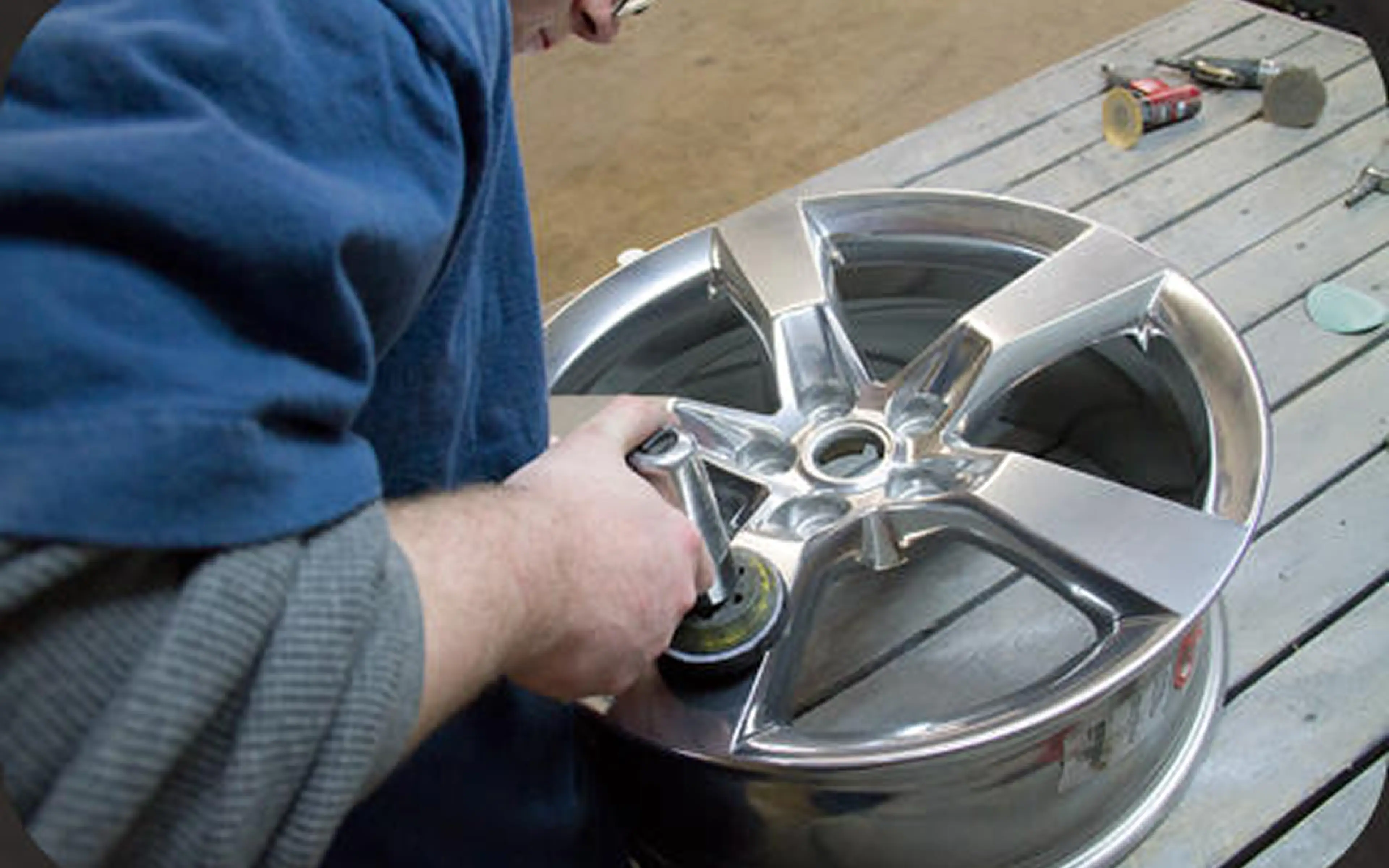 Polishing alloy car wheel rim